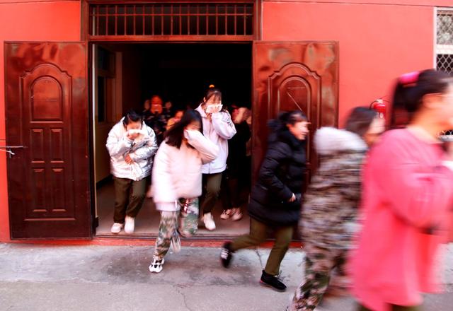 best365官方网站登录入口消防逃生演练顺利举行