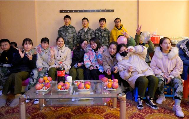 学院举办学生集体生日晚会