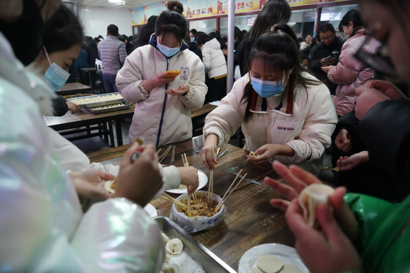 三和职业学院举行“包饺子、迎冬至”活动
