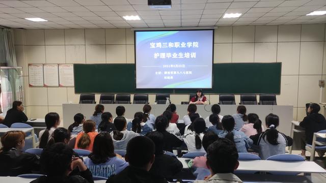 学院优秀毕业生回母校座谈交流