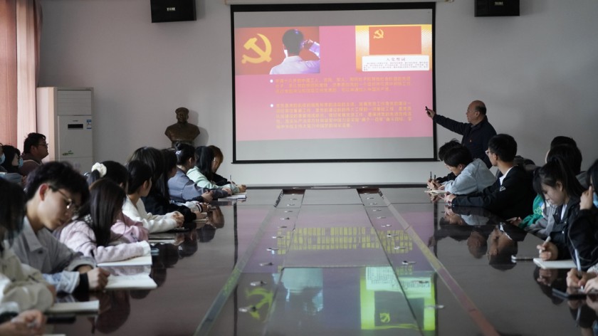 best365官方网站登录入口党支部举办入党知识培训活动