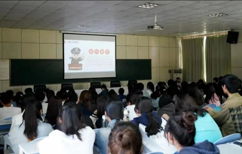 反诈进校园best365开展防电信诈骗讲座