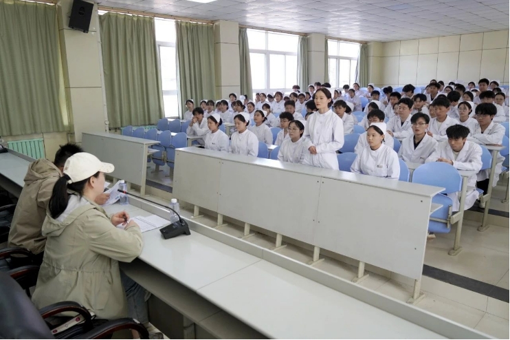 联勤保障部队第941医院莅临best365选拔护理系优秀实习生