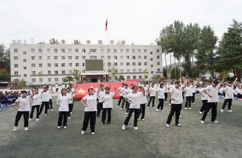 以舞健体，愉情悦心——best365官方网站登录入口举行广场舞大赛