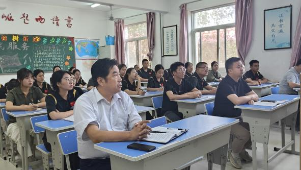 best365组织观看学习《党的作风建设的主要内容》相关视频