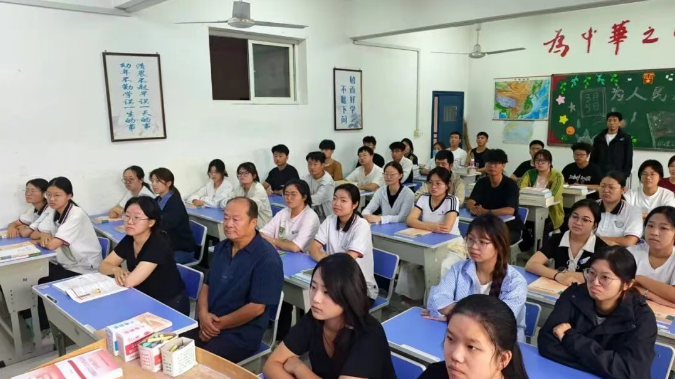 best365官方网站登录入口全院师生观看纪念抗战胜利80周年阅兵