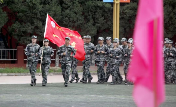 2025级三和新生军训!直击军训汇演